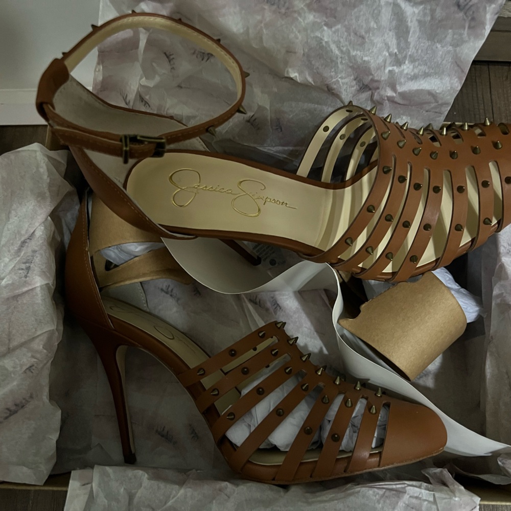 Jessica Simpson Westah pumps size 12 Brown